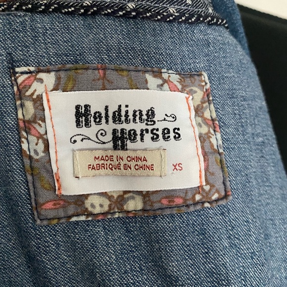 Denim shirt  with embroidered back design. Size extra small - Picture 4 of 4